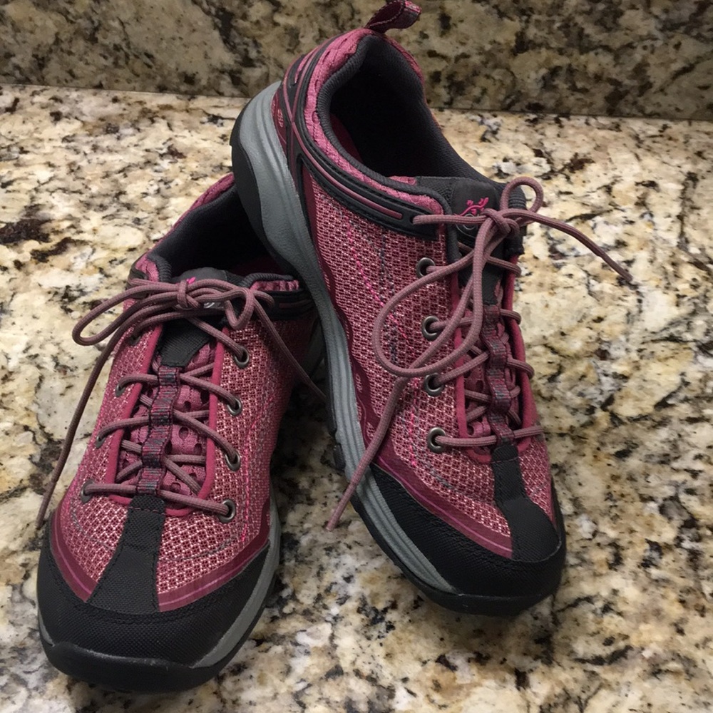 Chaco hikers Sz7